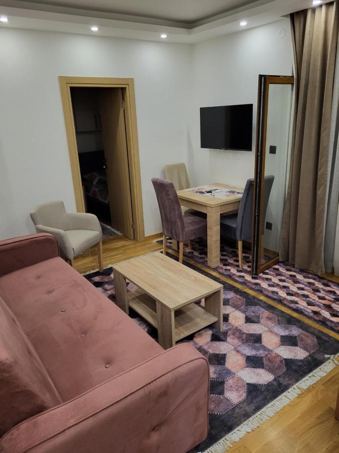 Lux Apartmani Bajova Cetinje Esterno foto