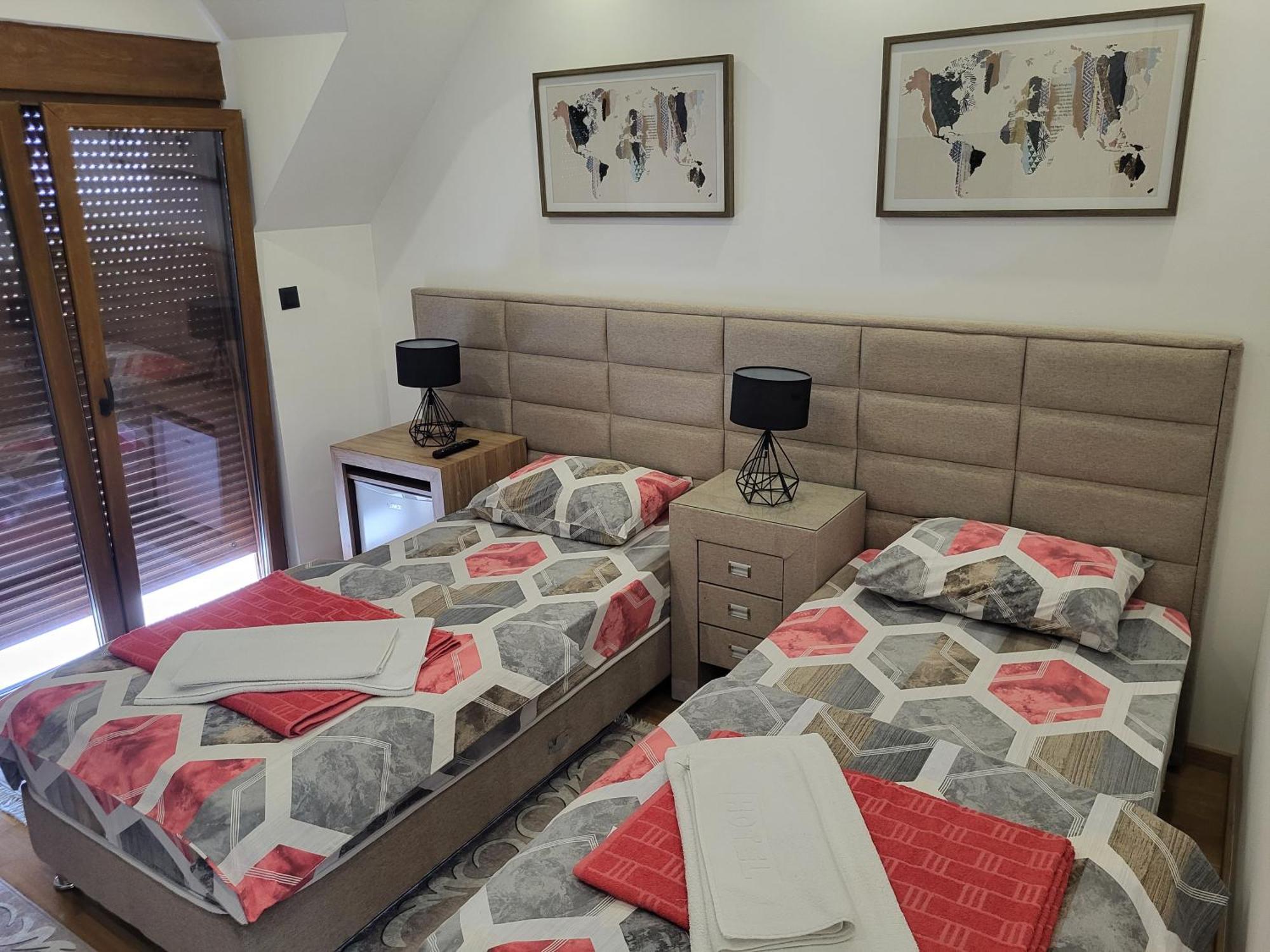 Lux Apartmani Bajova Cetinje Esterno foto