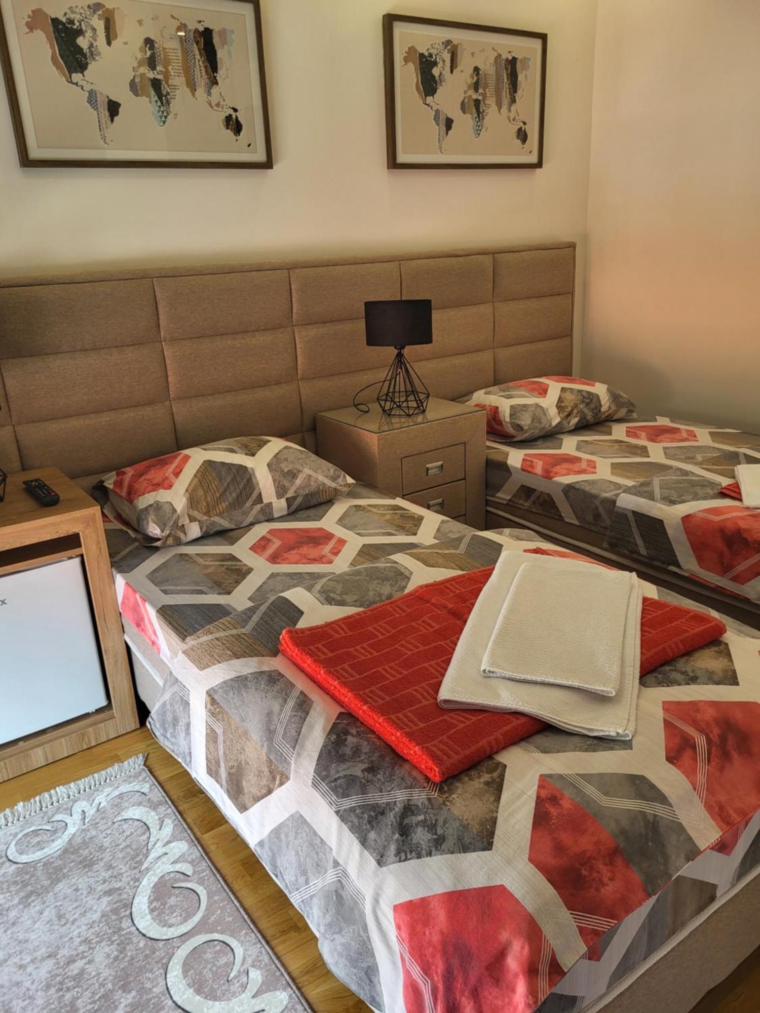 Lux Apartmani Bajova Cetinje Esterno foto